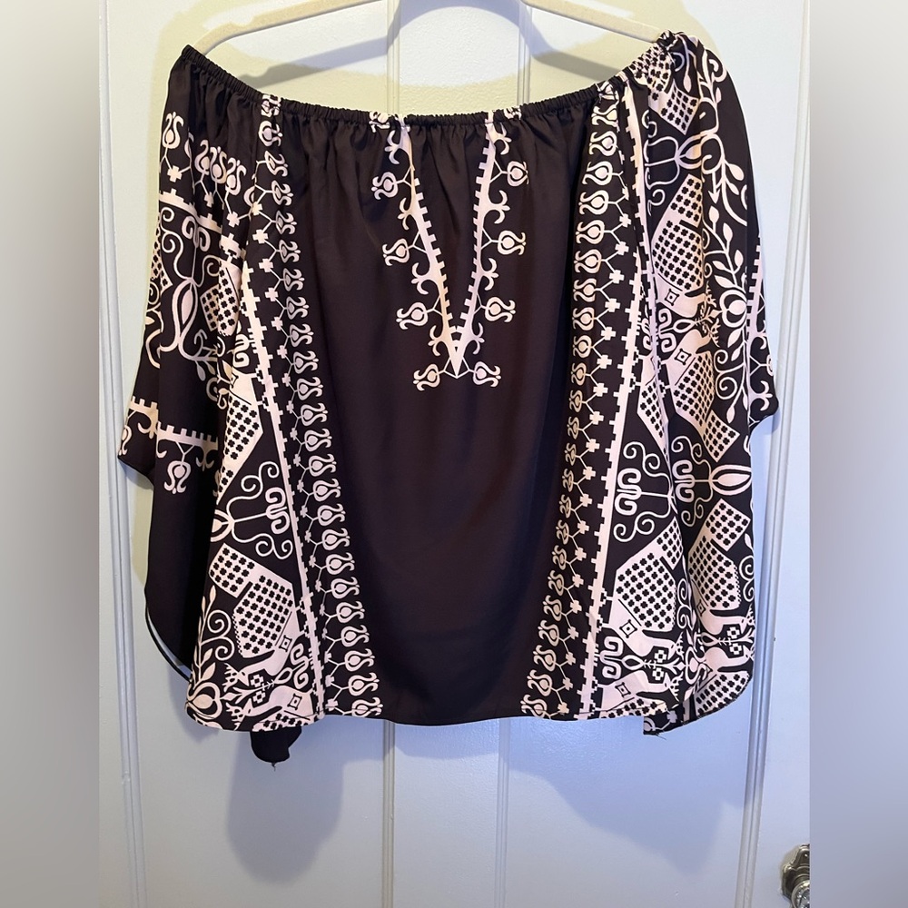 NWT Off-Shoulder Loose Fit Printed Casual Shirt Size M